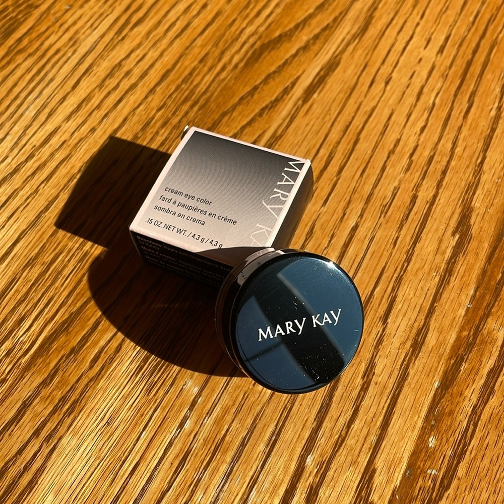Mary Kay cream eye color shade: Iced Cocoa - Picture 2 of 7